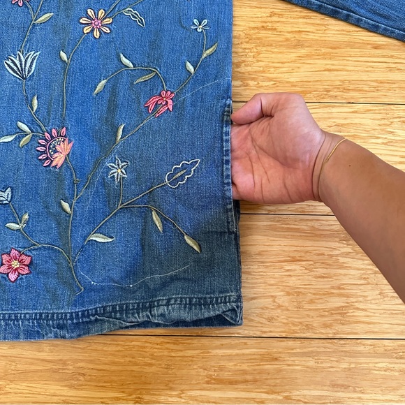 Bobbie Brooks Vintage Denim Flower Embroidered Shirt with Pockets Size Large - Picture 9 of 10